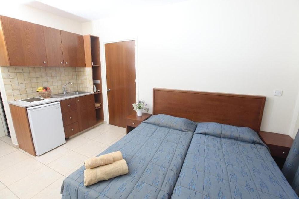 Captain Karas Holidays Apartments Протарас Екстериор снимка