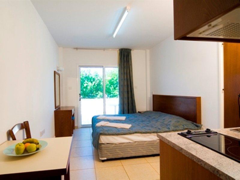 Captain Karas Holidays Apartments Протарас Екстериор снимка